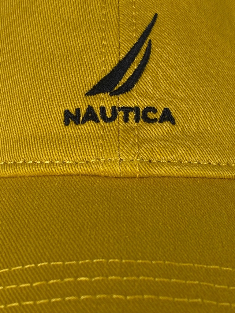 GORRA MOSTAZA CON LOGO BORDADO