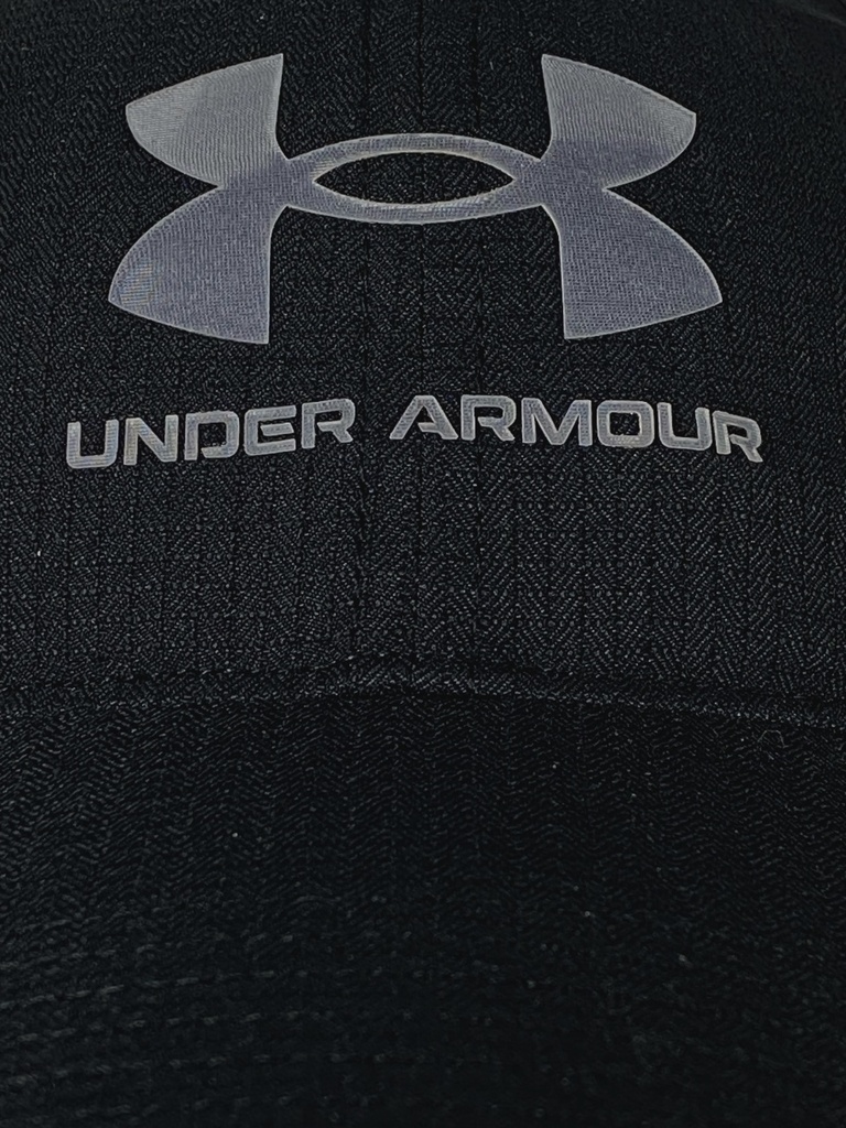 GORRA NEGRA CON LOGO