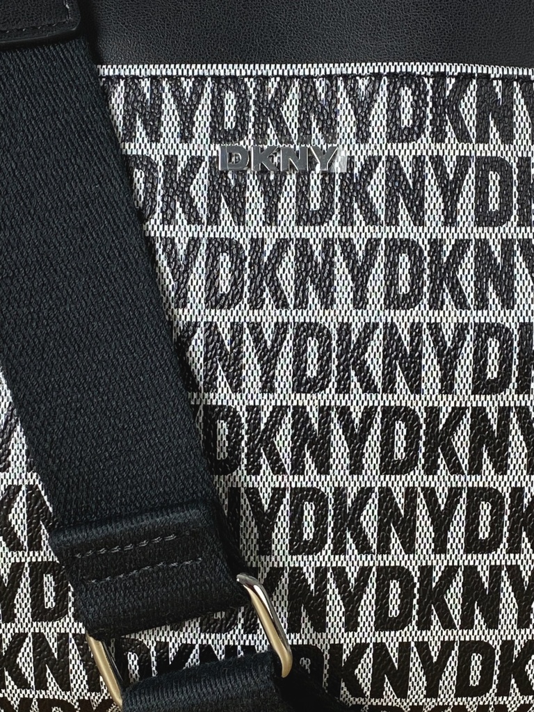 BOLSA NEGRA CON DOBLE CIERRE Y LOGOS