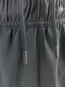 SHORT DEPORTIVO LARGO, ELASTICO, CORDON EN CINTURA, BOLSAS LATERALES, BOLSA CON CIERRE LADO DERECHO
