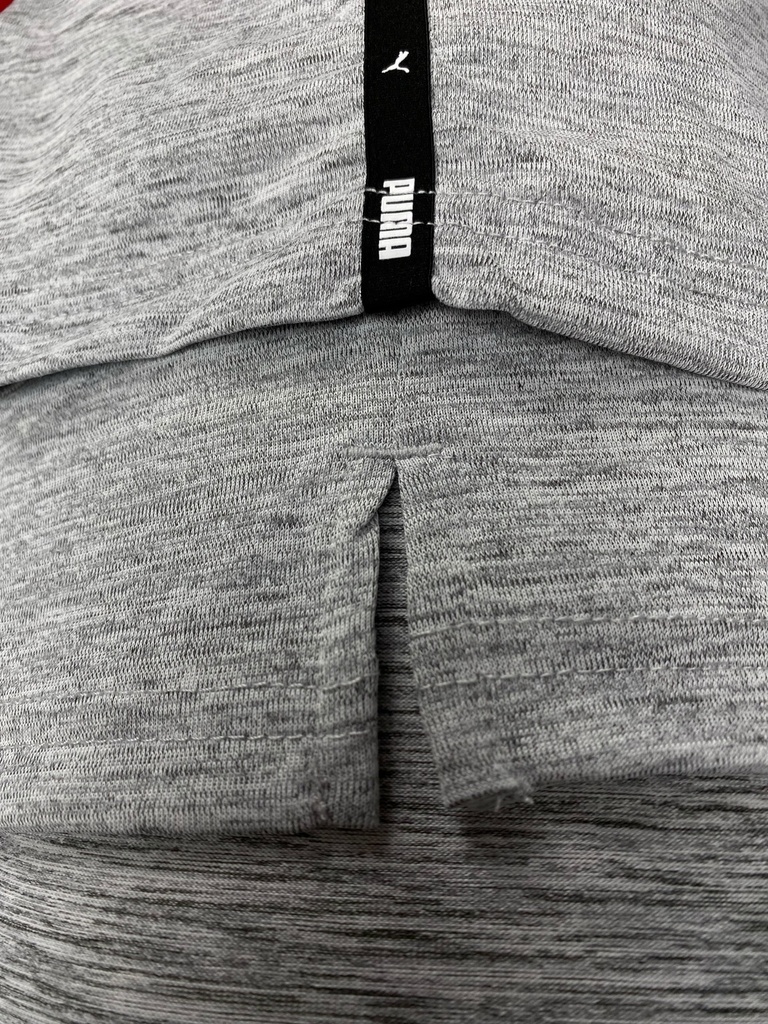 PLAYERA DEPORTIVA JASPEADA, MANGA CORTA, DETALLE DE LINEA EN MANGA CON MARCA