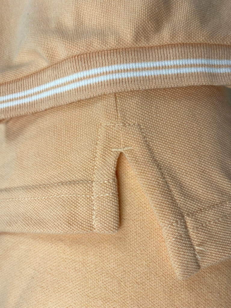 PLAYERA POLO, MANGA CORTA, DETALLE LINEA BLANCA EN CUELLO Y MANGA, BOTONES EN CUELLO
