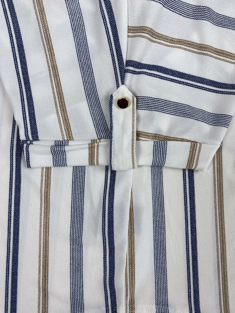 BLUSA CORTA,  MANGA CORTA, TEXTURA CON RAYAS, BORDADO EN CUELLO EN V