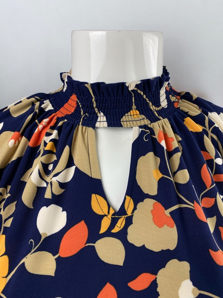 BLUSA CORTA, SIN MANGAS, ESTAMPADO FLOREADO, ELASTICO EN CUELLO REDONDO, DETALLE DE CUELLO ABIERTO