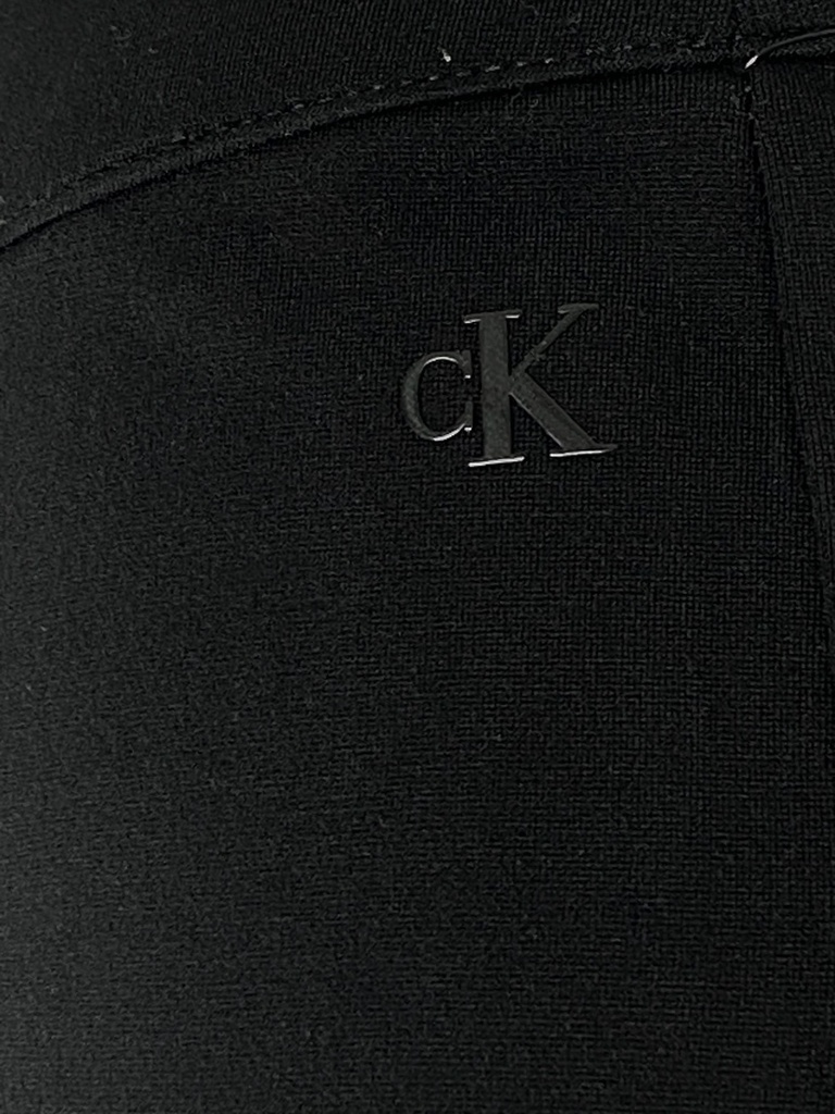 PANTALÓN NEGRO SIN BOLSAS