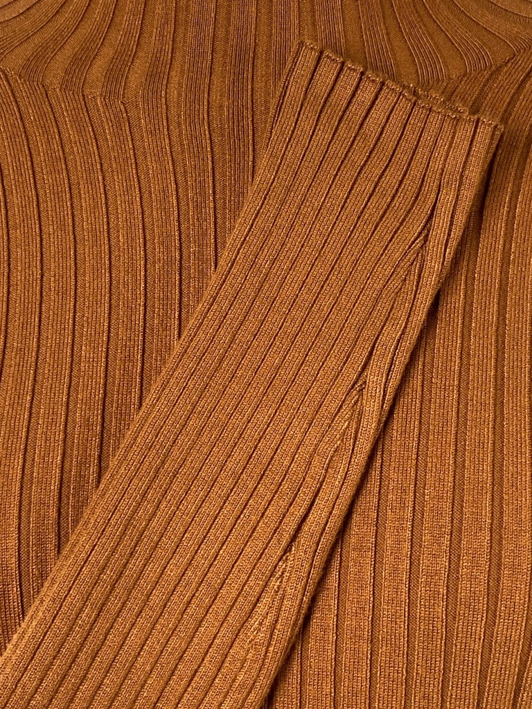 BLUSA CAFÉ MOSTAZA CUELLO ALTO