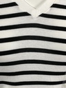 BLUSA BLANCA CON RAYAS NEGRAS, CUELLO V