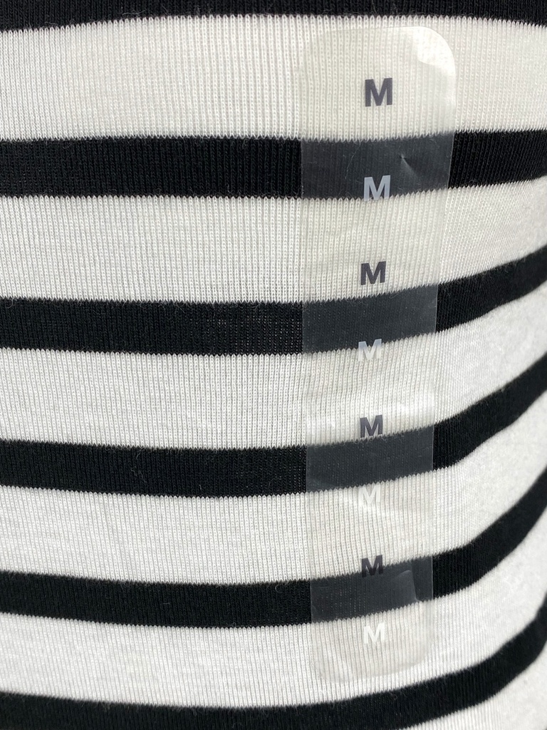 BLUSA BLANCA CON RAYAS NEGRAS, CUELLO V