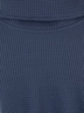 SUDADERA AZUL DE TELA CON TEXTURA, CUELLO DE TORTUGA