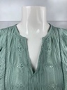 BLUSA CORTA, SIN MANGAS, TEXTURA Y BORDADO DE LÍNEAS, CUELLO EN V