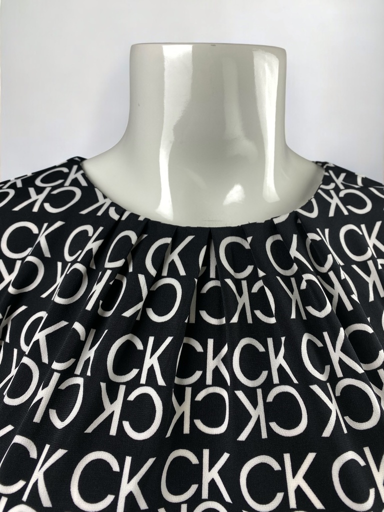 BLUSA CORTA, MANGA CORTA , LISA, LETRAS BLANCAS