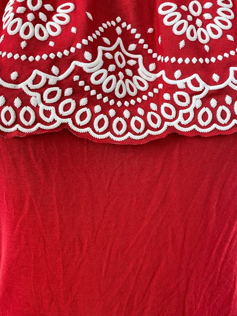 BLUSA CON OLAN Y TEXTURA EN BLANCO
