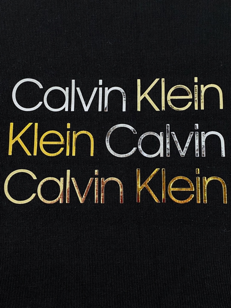 PLAYERA MARCA EN PLATEADO Y DORADO  AL FRENTE