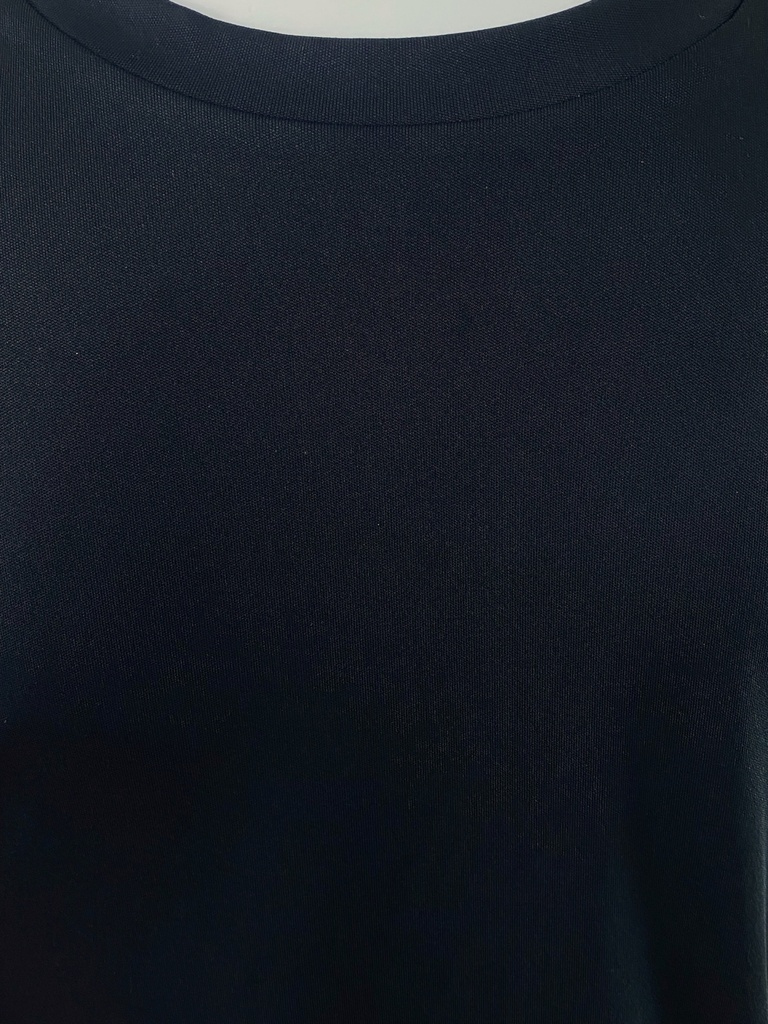 PLAYERA DEPORTIVA HOMBRE LINEA GRIS TRASERA