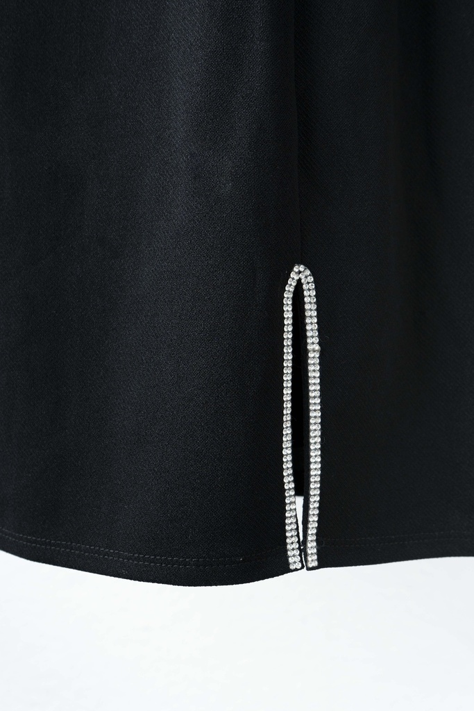 VESTIDO CON ABERTURAS BORDADAS DIAMANTADAS