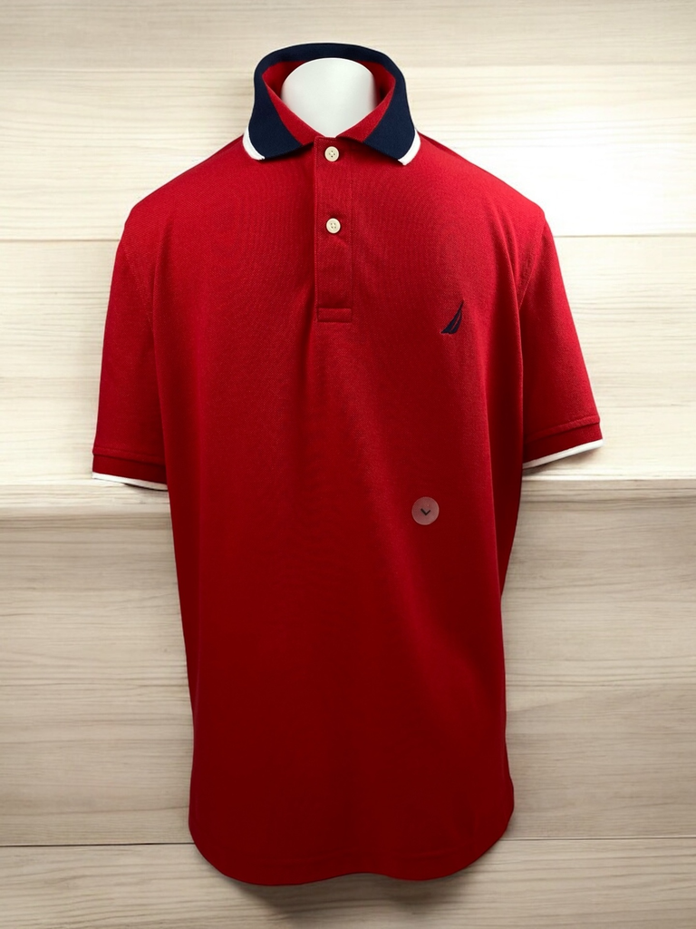 PLAYERA POLO ROJA, FRANJA AZUL Y BLANCO EN CUELLO