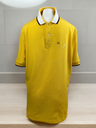 PLAYERA POLO AMARILLA, FRANJA BLANCA Y AZUL EN CUELLO