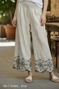 PANTALON AMPLIO CON DISEÑO EN TOBILLOS 
