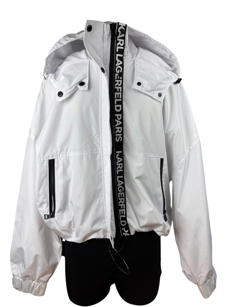 CHAMARRA BLANCA CON BOLSAS Y GORRO