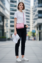 BOLSA CON CORREA Y CIERRE COLOR ROSA