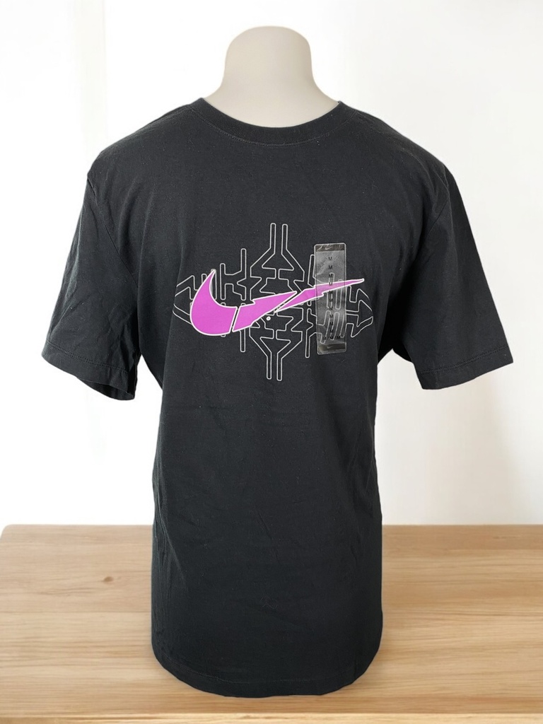 PLAYERA ESTAMPADA CON LOGO ENFRENTE