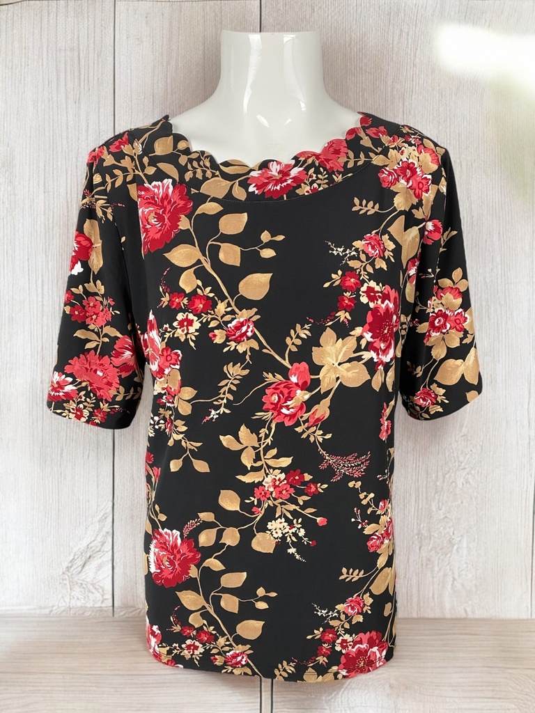 BLUSA NEGRA ESTAMPADA CON FLORES