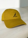 GORRA MOSTAZA CON LOGO BORDADO