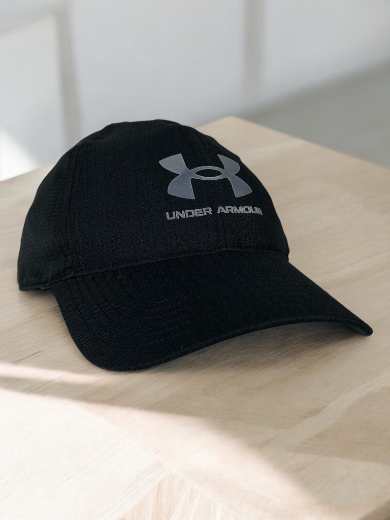 GORRA NEGRA CON LOGO