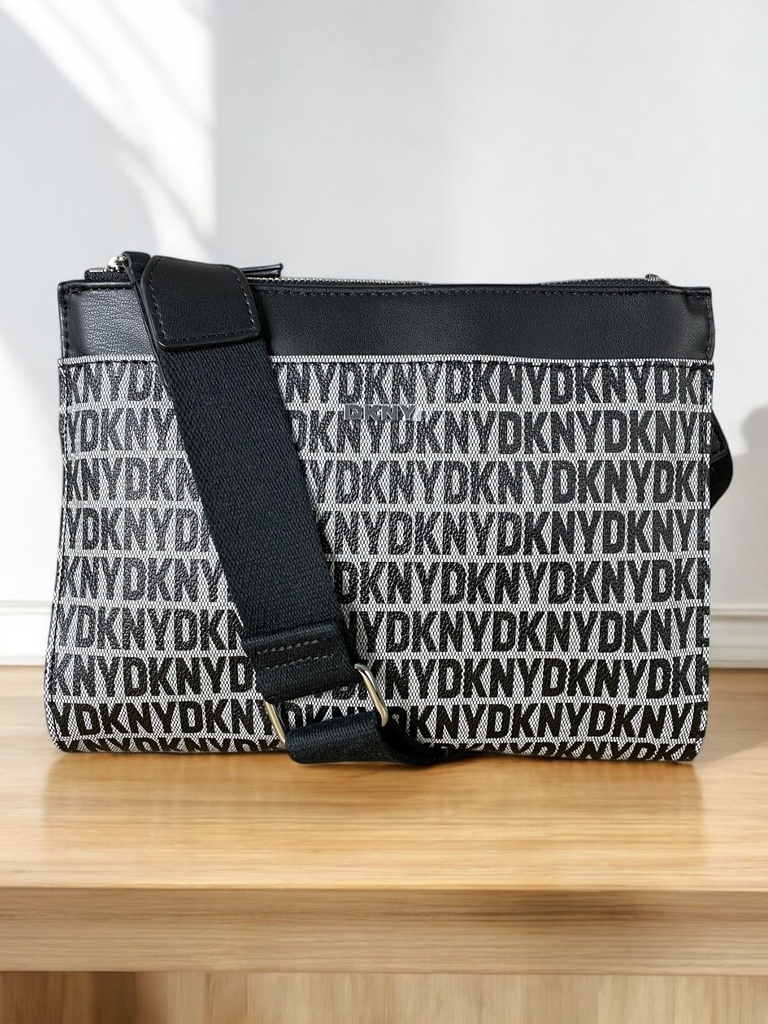 BOLSA NEGRA CON DOBLE CIERRE Y LOGOS
