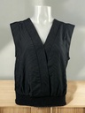BLUSA NEGRA CORTA, SIN MANGAS, TEXTURA Y BORDADO DE LÍNEAS