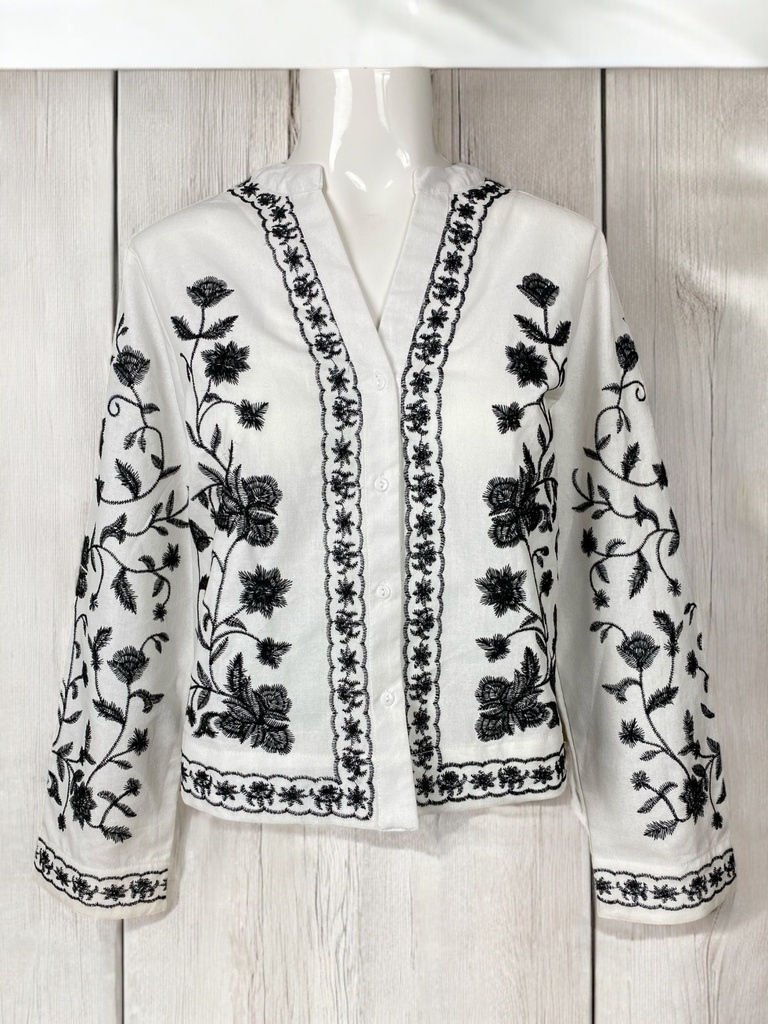 SACO CORTO BLANCO BORDADO EN NEGRO