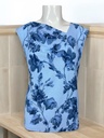 BLUSA AZUL CLARO ESTAMPADA CON FLORES SIN MANGA