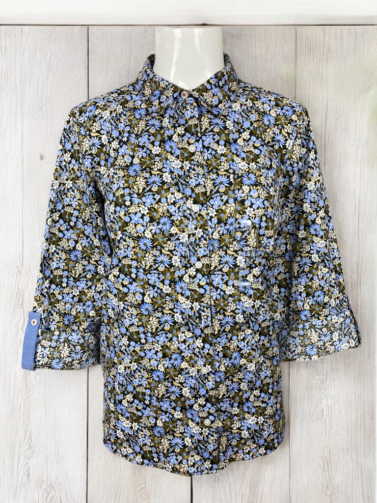 BLUSA ESTAMPADA CON FLORES AZULES Y VERDE OLIVA 