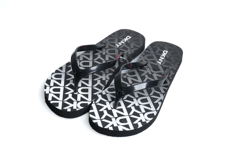 SANDALIAS COLOR NEGRO CON LOGO REALZADO