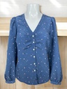 BLUSA AZUL CON FLORES ROSAS Y BOTONES AL FRENTE
