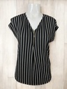 BLUSA NEGRA RAYADA SIN MANGAS CON DETALLE EN CIERRE