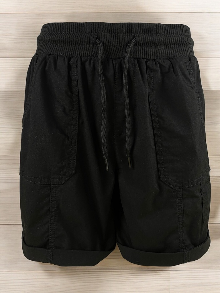 SHORT NEGRO CON BOLSA Y RESORTE GABARDINA