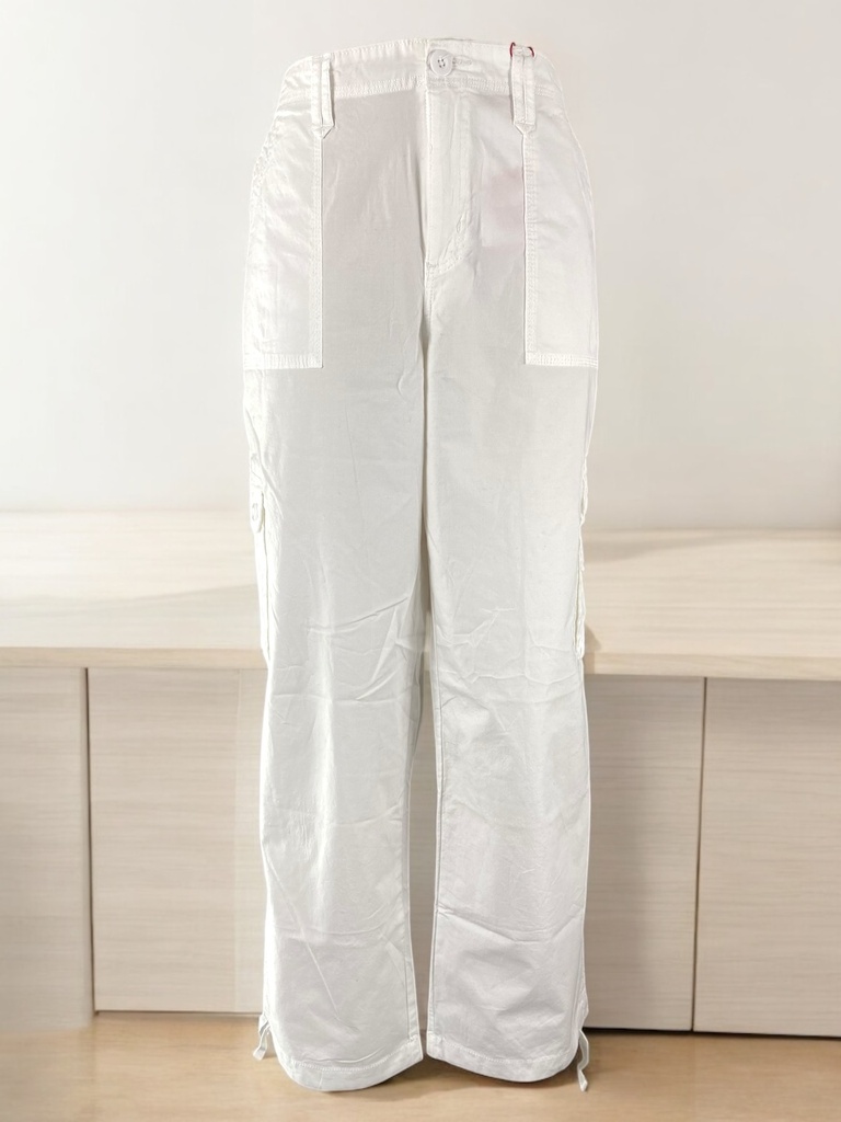 PANTALÓN BLANCO CARGO CON BOTONES Y BOLSAS