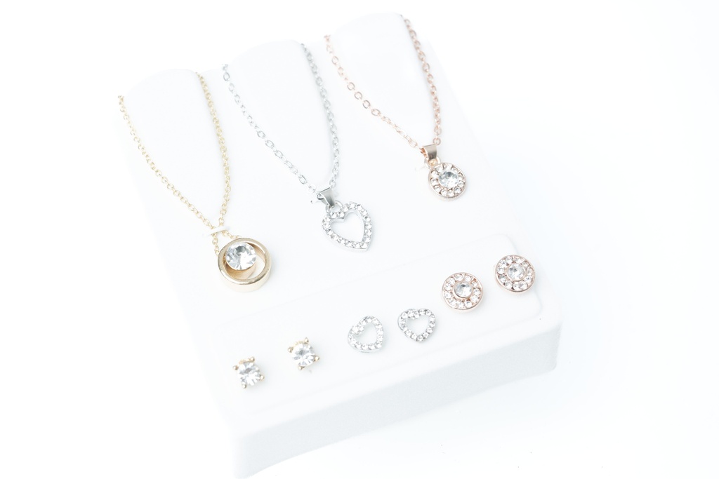 JUEGO DE CADENAS CON DIJE Y ARETES