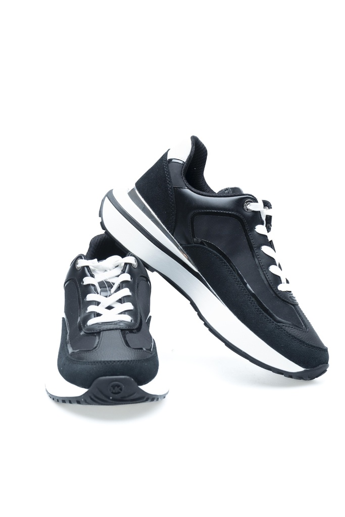 TENIS NEGROS MARCA PLATEADA