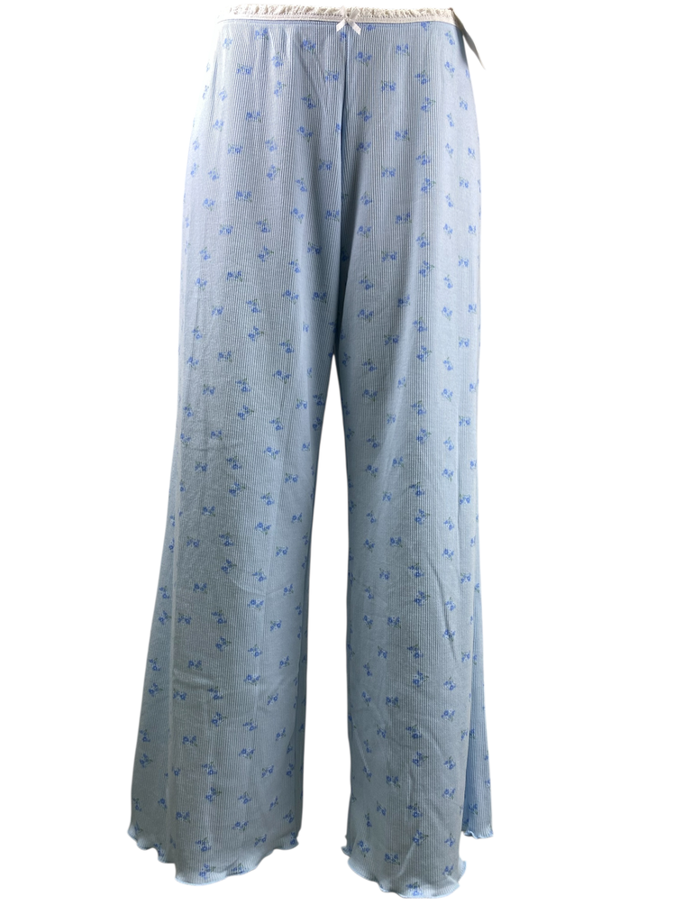 PIJAMA AZUL CON FLORES