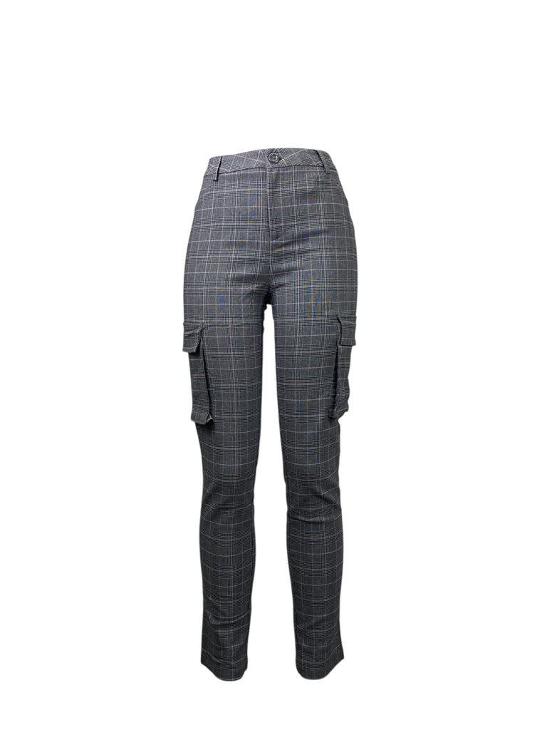 PANTALÓN CON BOLSAS A LOS COSTADOS