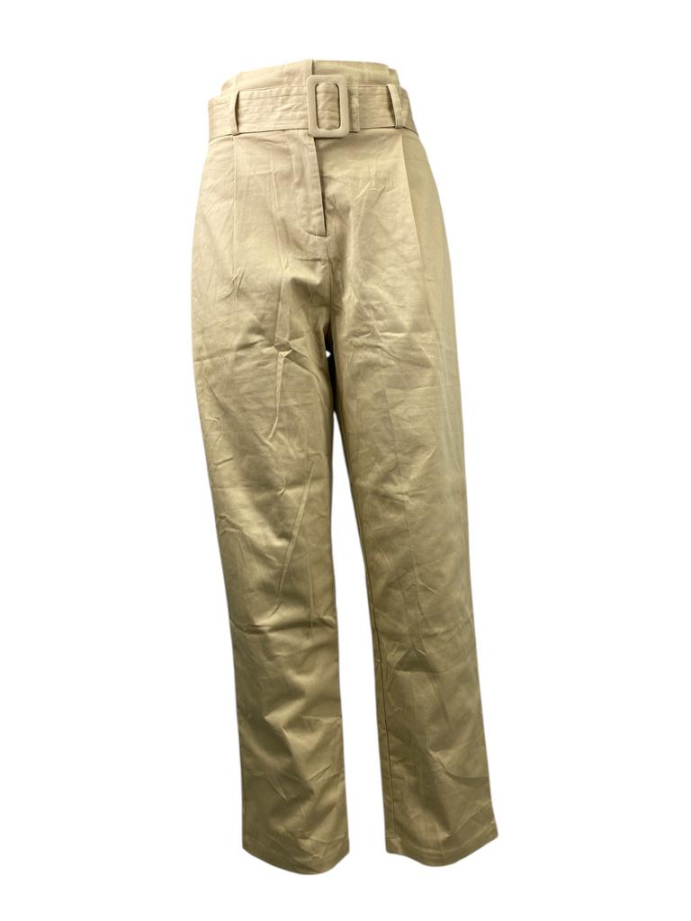 PANTALÓN CON PLIEGUES Y CINTURÓN