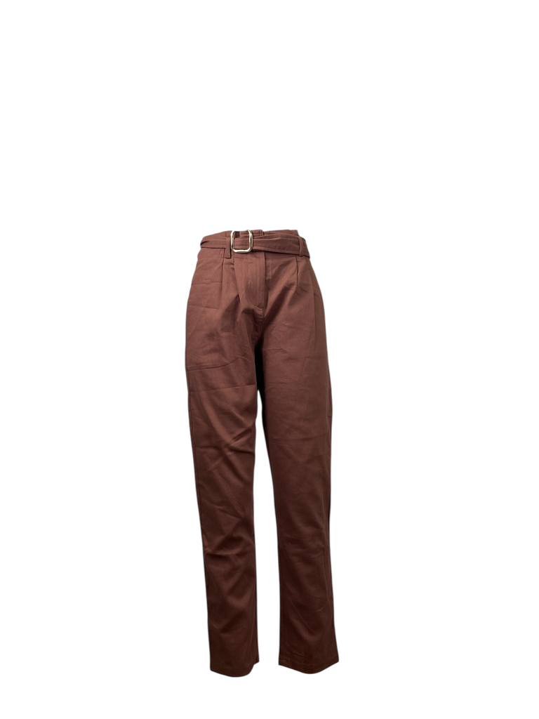 PANTALÓN CON PLIEGUES Y CINTURÓN