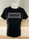 PLAYERA NEGRA, LOGO CON PIEDRAS Y MARCAS
